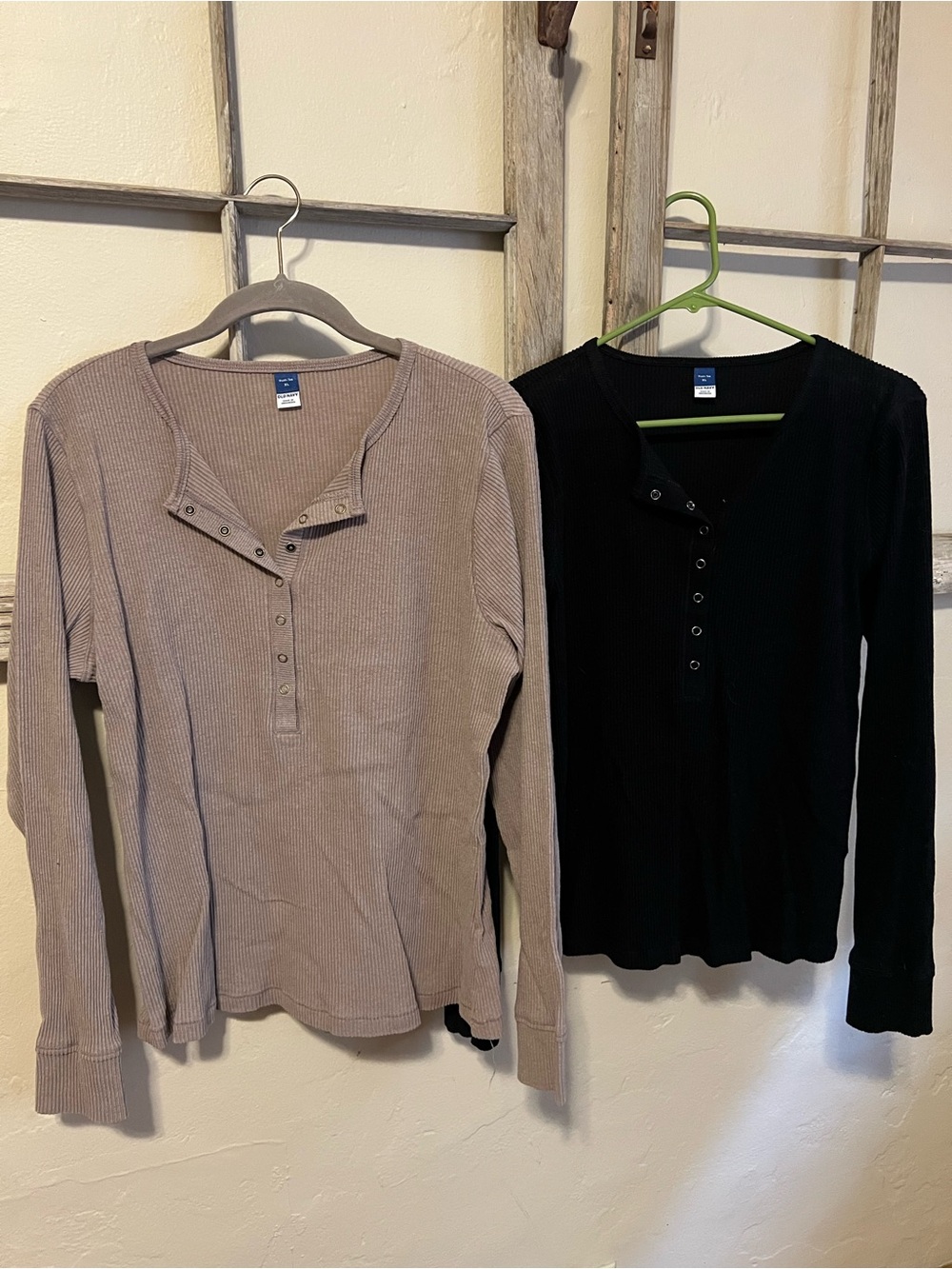 2 - Sz XL Old Navy Ribbed Tee - Black and Taupe